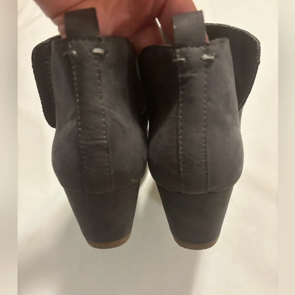 DV by Dolce Vida, gray perforated suede wedge, 8 - Picture 3 of 8